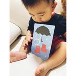 ＊..今日で晴磨くん８ヶ月 ☺︎ 🤞.動き回るからおむつアート的なやつはもうできません 😂 いただいたこのパネルで 📸 💫子供の写真にもマタニティフォトにも使えるし&hellip;のInstagram画像