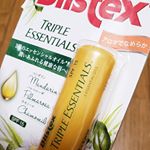 肌荒れ激しく、口元も荒れ気味😭*風邪もひきまくって、歳か出産で弱りきってるのか&larr;*だからお口にこれ👆塗ってみたよ👄✨*カモミールとマンダリンの優しい香りがいいね👍この香り好き！塗るとし&hellip;のInstagram画像
