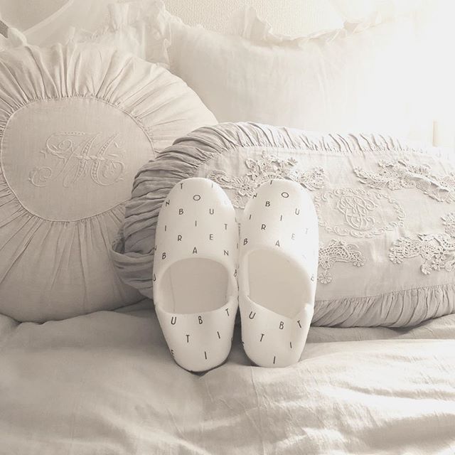 口コミ投稿：大好きな白いインテリアに似合いそうな白いルームシューズ。素材も大好きなコットン…