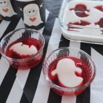 🎃もうすぐ#ハロウィン 👻去年作り損ねたムスメの仮装。材料は揃ってるのに、重い腰があがらない😅・先週末のおやつは、デルモンテ Healthy Gardenのクランベリーざくろを&hellip;のInstagram画像
