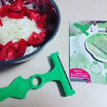 これ本当にすごい！全く力を入れず軽く撫でるだけで、お店で食べるようなふわふわ千切りキャベツができました！包丁では絶対にできないクオリティーです。嘘だぁーと思っている方、騙されたと思って、一度使ってみて&hellip;のInstagram画像