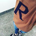 これ1枚でもオシャレに。秋色のロゴニット。ヘビロテさせて頂きます！#イーザッカマニア #myイーザッカマニア #monipla #ezakka_fanのInstagram画像