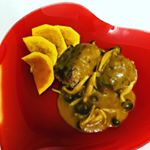 五島のレトルトのカレー！アレンジしてハンバーグのソースで！かぼちゃのグリルとも相性バツグンや〜(&acute;,,&bull;&omega;&bull;,,｀)♡美味しすぎ！ストックしなくては🤗 🤗 #なんにでもあうカレー #ごと #五&hellip;のInstagram画像