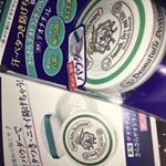 脇ころで有名なデオナチュレのボディーパウダー！！ ハプとかでる量とか調節しやすかったけど、匂いが独特だから嗅いでから買ってみないと好き嫌いで別れるかも、、 もうサラサラ谷間の汗にいつも悩まされてた&hellip;のInstagram画像