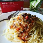 今日のランチ🍴我が家ではほとんど食べないペペロンチーノ。ピエトロさんのパスタソースです。具たくさん☆鰯の香りが強めなので、ちょっと生臭く感じる人もいるかな？あっ、でも、我が家では好&hellip;のInstagram画像