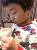 「美味しそうに飲む息子」の画像（2枚目）