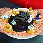 どんな飾り付けしようか悩んだけどとりあえずやってみた❤なかなかいけるやん😋そらなりにハロウィンらしくなったんじゃない？🎃🍬🍫🍪🍭👻アートキャンディのおかげ😁#アートキャンディ #ケーキ&hellip;のInstagram画像