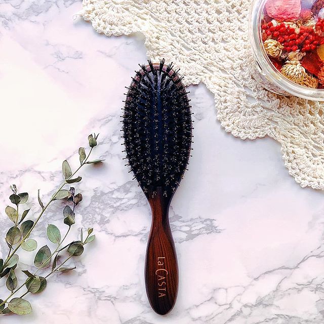 口コミ投稿：こんにちは😊﻿ラ・カスタのブラシが最近のお気に入り😍﻿﻿今まではお風呂前に、目の荒い…