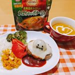 ハロウィンごはん🎃・ハロウィンだからハンバーグを重ねて簡単おばけ作ってみました👻とろけるチーズは角を手前にした方がそれっぽい😎✨・スープは#SSKセールス さんからいただいた、#か&hellip;のInstagram画像