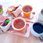 ＊2018.11.2朝ごはん◡̈*.旦那くん遅番でゆっくり朝ごはんの日。.@monmarche_official さまよりポトフ風スープをいただきました☺️✨寒い朝にぴった&hellip;のInstagram画像