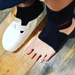足首のサポーター、モニター中です！いつも左足が疲れやすいので左足に装着(^^)✨そして、どうやら反張膝らしい！たしかに、小学生の頃から膝が反ってる！気がする！！！写真みると！そして&hellip;のInstagram画像