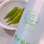 ジョイフルライフさんのすっきり洗菜ベジシャワー🍆🍅🌽..1.吹きかける2.なじませる3.洗い流す簡単3stepで野菜についた農薬や汚れがさっと落ちます！！ ベジシャワー&hellip;のInstagram画像