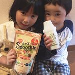 💗💗💗キッズスムージー！朝ごはん適当になりがちでパンとか納豆ごはんとか野菜摂取できてないからスムージー飲ませてる😝💓.バナナミルク味でめっちゃ美味しいからひなそらも&hellip;のInstagram画像