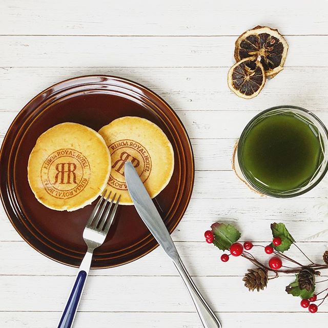 口コミ投稿：おやつはリーガロイヤルホテルのパンケーキ🥞💕.青汁をお供にいただきました🤗..青汁の…