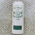 夏場はドラッグストアに必ずあるデオナチュレの製品！フット用で売られているのがソフトストーン足指です👣.夏場素足でパンプス履いてる人の足って想像以上に臭うけど直接言えないし🙊 冬場はブー&hellip;のInstagram画像