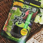 高級なお抹茶が手軽においしくいただけるのが嬉しい💕ホットでもアイスでも使えるしヨーグルトにかけたりといろいろな使い方ができます！我が家では毎朝自家製ヨーグルトに混ぜていただいています✨子どもたちもよく&hellip;のInstagram画像