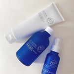 ダマクスローズのいい香りのスキンケア🌹・2枚目の写真に化粧水のボトルを写したんですが、サラサラした化粧水の方が私は好き✨サラサラした化粧水の方が浸透が早く肌表面に残りにくいものが多いので、&hellip;のInstagram画像