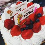 ..遅れたけどあたしと三女のお誕生日ケーキ🎂食べました♬*.6号結構大きいwww.ほぼ1人で食しました💗.#お誕生日ケーキ #誕生日ケーキ #ショートケーキ #苺増&hellip;のInstagram画像