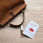 *リップのお供💄最近買った口紅が思ったよりマットでどうしようかと思ってたところに救世主現れました😂発色も良くなってツヤツヤになるしめっちゃ色持ちする🙄❤️けどどうしてこうい&hellip;のInstagram画像