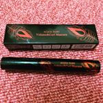 おススメマスカラを紹介します❤️ボリュームアップ確実で、なのにまつげは痛まず、美容液成分配合されています😄アイラッシュで傷んでる方には超おすすめ！朝つけて、夜帰るまでパンダ目になりませんでした&hellip;のInstagram画像