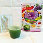 ユーワさんのフルーツ青汁🎶巨峰グレープ味はそこそこ強めのグレープ味に、ほんのり大麦若葉の味でした。フルーツ青汁の中でも特に甘みが強く感じたので飲みやすかったです！3種類の中では一番好きかな&hellip;のInstagram画像