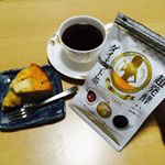 アップルナッツシナモンケーキと超発酵ダイエット茶.Tea-Labさんから超発酵ダイエット茶を頂きました。初めてプーアル茶を飲んだのですが、すこし苦味がありコク深い味でした。(なんとなく&hellip;のInstagram画像