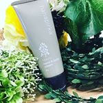 ハナピリカ　H&Bクリームボディはもちろんハンドクリームとしてもお使いいただける軽いテクスチャーのクリームです。 ラベンダー・ローズマリーなど自然なハーブの香りに包まれながら、しっとり&hellip;のInstagram画像