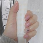 天然由来成分93パーセントのオーガニックハンドクリーム❗️珍しい白いちごの成分、色白にする『アルブチン』が入ってます～😆 サラッとしてるから日中でも使いやすい🎵匂いがあまーいと嬉しいん&hellip;のInstagram画像