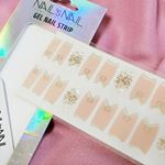NAIL`sNAIL　ジェルネイルストリップを使ってみました💅NAIL`sNAILのジェルネイルストリップはシールタイプの貼るタイプのネイルシール！.水で付けるものではなく、吸着シールで貼&hellip;のInstagram画像