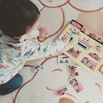 #Melissa&Doug　という、アメリカの木製玩具のメーカーが作った#サウンドパズル　だから音が海外って感じです！はじめは少しビビっていましたが、興味持ってくれたみたい！サウンドパズルで置くと音が&hellip;のInstagram画像