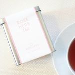 Roselaboの美味しくて安全なオーガニックの紅茶飲んでます☕❤無農薬の食べられる国産ローズのいい香りにとっても癒されます😍🌹幸せホルモンが沢山出て、女子力がupした気分に🌠🌠ノンカフェイン&hellip;のInstagram画像
