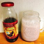 毎日作って飲んでるバナナスムージーにアロニア果汁を投入してます😊抗酸化力があるアロニアで健康意識❤️#aroniada #アロニア #monipla #nakagaki_fan #モテ肌プレゼントのInstagram画像