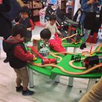 夢中で遊んでいました^^;#BRIO #ブリオ #博品館 #monipla #brioj_fanのInstagram画像