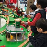 博品館TOY PARK銀座本店３階のBRIO PARKで遊びました💖鉄道模型と電車に大興奮‼️大人も楽しめました✨すごく気に入って遊んでいたので、オモチャを3点お買い上げしました😁✌︎&hellip;のInstagram画像