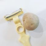 .じゃがいも専用ピーラーをお試しさせていただきました❗️.剥いた断面がギザギザなのが面白い✨.小さいじゃがいもより大きいじゃがいもを剥くことに向いていそうです！.#ののじ &hellip;のInstagram画像