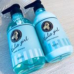 フラガールのふわシャンプーとトリートメントです₍₍( &acute; ᵕ ` *)ボトルの色や形がとっても綺麗☆バスルームに置いてあるとテンション上がります。髪の毛の量は普通ですが、髪&hellip;のInstagram画像