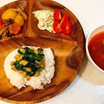 今日の娘のご飯🍚昨日のすき焼き風煮をリメイクして肉じゃがにしたけどそれがまた作りすぎてしまった🤣納豆大好きでおやつにまで納豆食べると言う時がある&hellip;今日の汁物はトマトジュースをつかってみた！&hellip;のInstagram画像