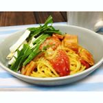 五島の鯛で出汁をとったなんにでもあうカレーのプレーン味を使って、カレーパスタを作ってみました。・出汁がきいているカレーなので、野菜や粉チーズとの相性も抜群で美味しかったです。・美味しい&hellip;のInstagram画像