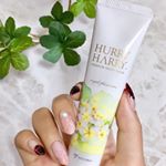 *PRです☺︎ハリーハリー 大人のハンドバームをお試しさせてもらいました。*このハンドバームは加齢や乾燥によって目立つ指の年輪シワや爪割れをケアしてくれるエイジング発想ハンドバーム&hellip;のInstagram画像