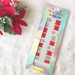 ジェルネイリストリップを使ってみました！﻿﻿﻿これすごいんです！﻿﻿ネイルシールなんですが﻿本当にジェルネイルしたみたいになる。﻿﻿﻿ぷっくり感とツヤが綺麗！！﻿&hellip;のInstagram画像