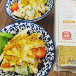 頂いた#ITはなびらたけふりかけインドカレー を、マカロニサラダにトッピングしました(*&acute;&forall;`)♪✨インドカレーの味がマヨネーズと相性抜群💖美味しい上にスーパーフードのマカ&ウコンも含まれてい&hellip;のInstagram画像