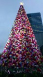 お花でできたクリスマスツリー