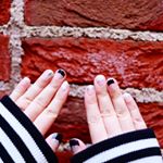 最近はまっているセルフネイル💅.今回は貼るだけのシールネイル😍❤️.今のはピッタリ爪の形に合うし、耐久性もすごい😊❤️.#NAILｓNAIL #ネイルスネイル #セルフネイ&hellip;のInstagram画像
