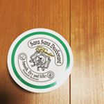 ずっと使ってみたかった #デオナチュレ ・・冬、マフラーしてたりタートル着て歩いた後に電車乗ったりすると首や胸元に汗をかいているのがわかる。ハンカチで拭いたりするけれど胸元とかはさすがにふ&hellip;のInstagram画像