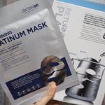 ***@naturenature_japan様のシートマスクを使ってみました！まず見た目が新しい！銀色のシートマスクでびっくりしました☆上下に分かれたマスクなので顔に貼りやすか&hellip;のInstagram画像