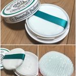 汗、ニオイ、べたつきを抑えるボディパウダーです☺︎お試し用なので、少量のパウダーが入った袋からケースに入れ替えて試しましたよ。人気の口コミサイトでも1位を受賞。効果を実感できてる方がた&hellip;のInstagram画像
