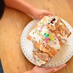 息子 (#3歳7ヶ月 )と #ヘクセンハウス  つくり。久しぶりのクッキー作りで、バターと卵分離して不恰好になった。 型抜きと最後の飾り付けは息子担当。  楽しんでくれたみたいで良かった😅&hellip;のInstagram画像