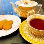 娘とクッキー作り🍪だいぶ甘さ控え目😋早速ティーカップとティーポット使った💕可愛い😍#クッキー#手作りクッキー#ティータイム#紅茶#ティーポット#ティーカップ#ウエッジウッド#イエローリボン&hellip;のInstagram画像