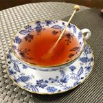 ・夜のお茶タイム🌛🌹☕︎とっても香りの良いノンカフェインのローズハーブティー🌹すっぱい系のハーブティーはあんまり好きじゃないんだけどこれはマイルドな感じ✨食べられるバラは埼&hellip;のInstagram画像