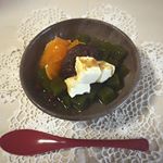 おやつタイムに和スイーツ抹茶寒天にみかんと餡とバニラアイス、そして黒蜜たっぷりかけてこの寒天黒蜜もセットなので冷蔵庫に冷やしておくと、すぐ食べれるのが嬉しい😆....#おや&hellip;のInstagram画像